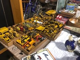 cat heavy equipment toy replicas construction