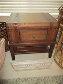 STORAGE ACCENT TABLE 