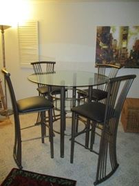 BAR HEIGHT TABLE W/4 STOOLS