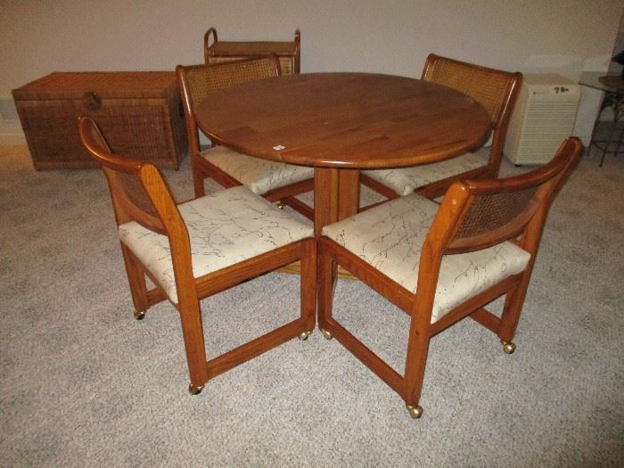DROP LEAF DINETTE TABLE W/4 CHAIRS