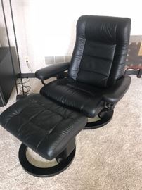 1 of 2 Designer Black Leather Stressless recliners Made in Norway