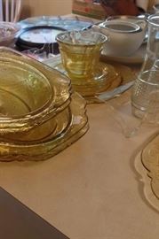 Depression glass in excellent condition.  This is a nice large set.