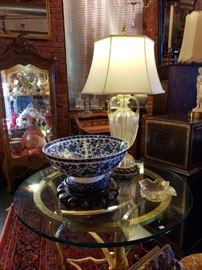 Italian lamp and gilt iron table 