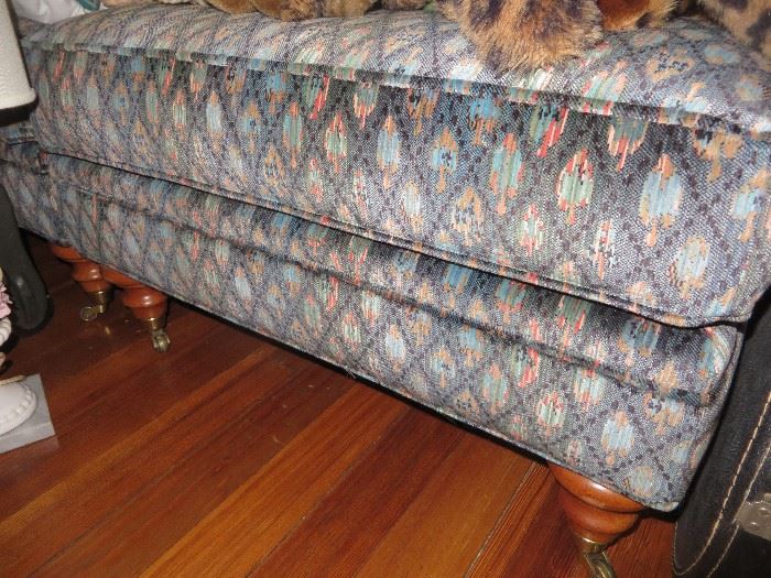 OTTOMAN WITH CURVACEOUS LEGS ON COASTERS
(pair)