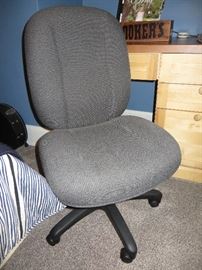 OFFICE CHAIR
