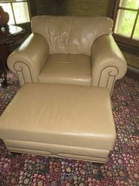 CLUB CHAIR AND OTTOMAN
DISTINCTION LEATHER
