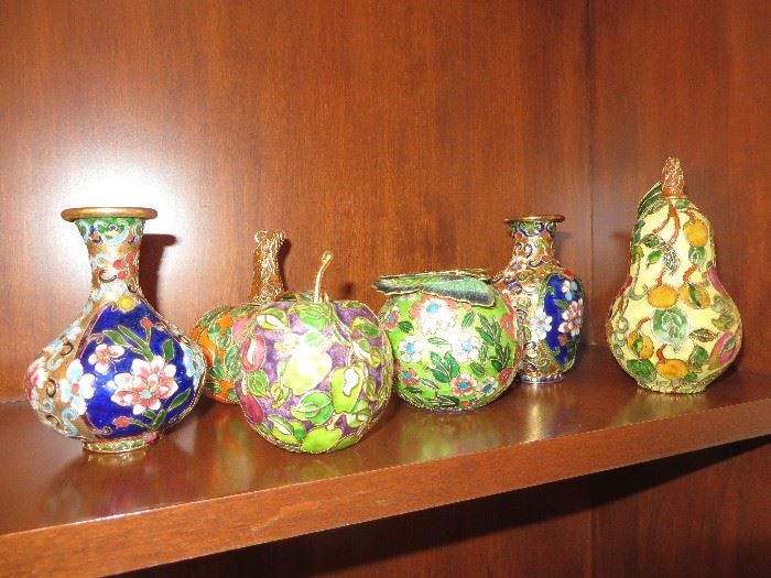COLLECTION OF CLOISONNE ITEMS
