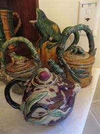 COLLECTION OF DECORATIVE TEAPOTS