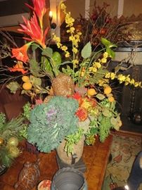 FALL DESIGN WITH CABBAGE
DECORATIVE URN
