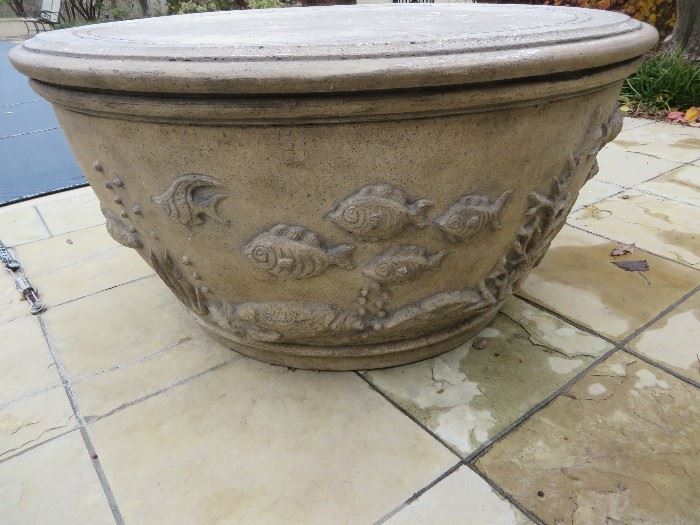 OUTDOOR RUND FAUX STONE TABLE
FRONTGATE
