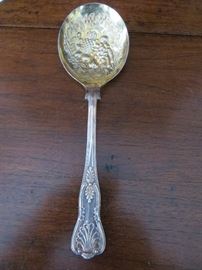 GOLD / SILVER REPOUSSED SERVING SPOON
KINGS PATTERN   WA SILVER
