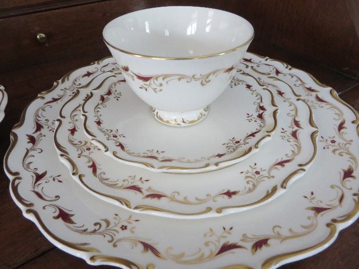 "STRASBOURG"  ROYAL DOULTON
12 DINNER PLATES	12 SALAD PLATES	                     12 CUPS & SAUCERS 13 SMALL BOWLS                         12 SOUP BOWLS RIMMED				
