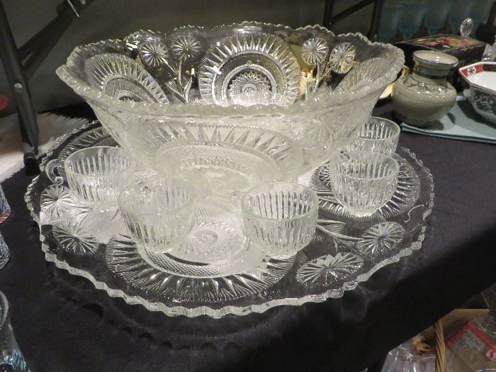 L. E. SMITH CLEAR PINWHEEL & STAR SLEWED HORESHOE PUNCH BOWL