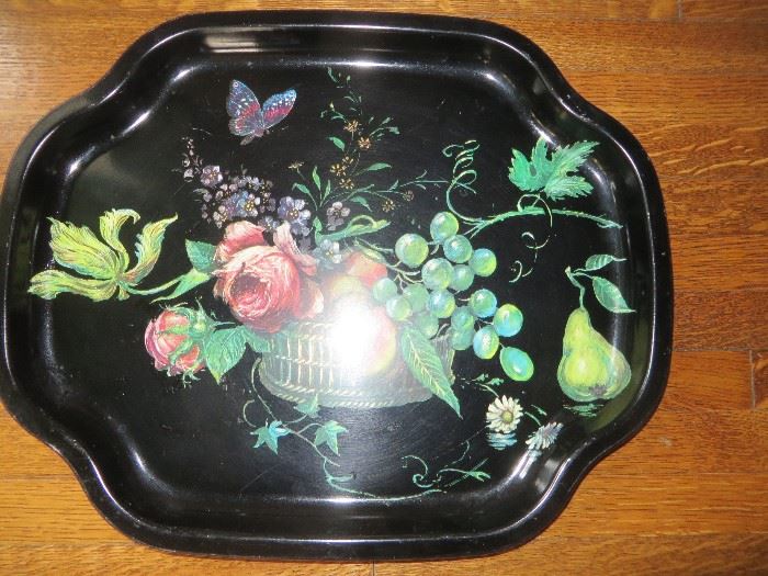 VINTAGE TEA / BISCUIT TRAY
MADE IN GREAT BRITIAN

