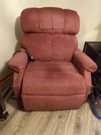 Wide seat electric recliner/lift chair