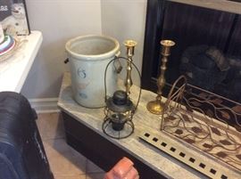 Walbash railroad lantern. The glass is cracked. 