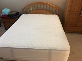 BASSETT 4PC QUEEN BEDROOM SET