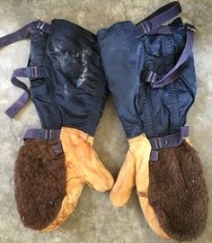 Military issue airmen's mittens