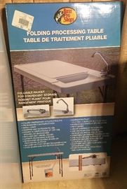 Fish cleaning table