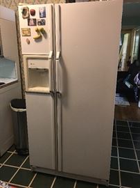 GE side by side refrigerator, great for your home or your rental.