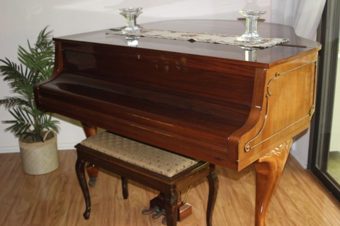 Zimmermann BabyGrand piano.