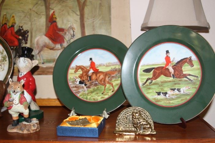 Fox hunting plates, ceramic foxes and brass items.