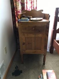 Small cabinet/end table