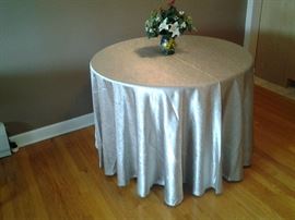 Light green table cloth for 42' diameter and 30"tall. $10