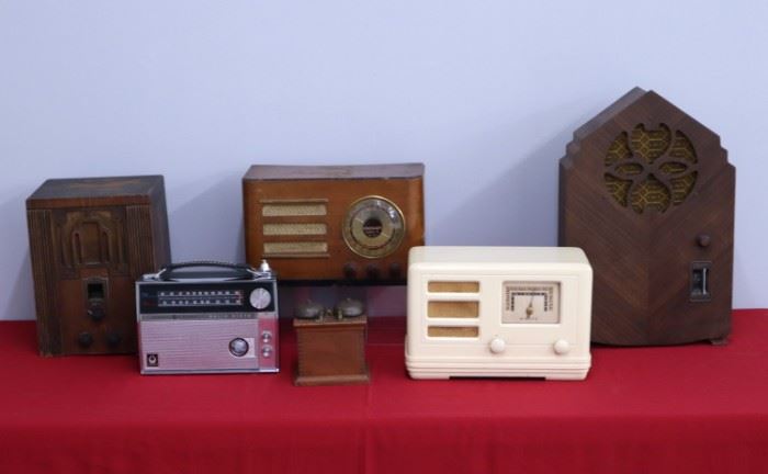 Vintage Radios in Ring II at 6:30