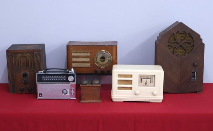 Vintage Radios in Ring II at 6:30