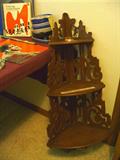 Lovely corner shelf.