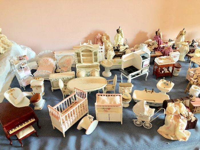 Miniatures Dollhouse Furniture