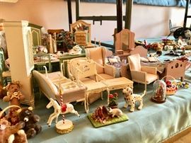 Miniature Dollhouse Furniture