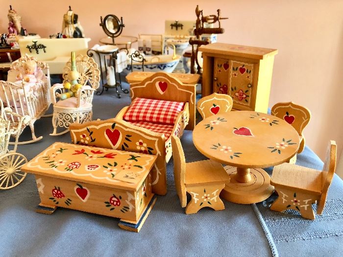 Miniature Dollhouse Furniture