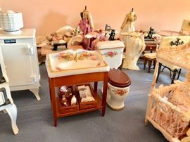 Miniature Dollhouse Furniture
