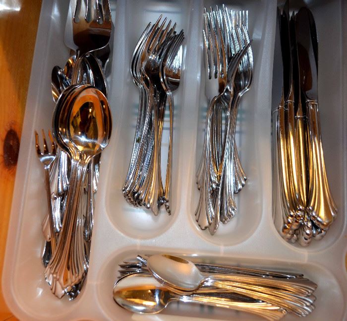 Oneida Deluxe Stainless Flatware