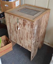 Cricket raising box