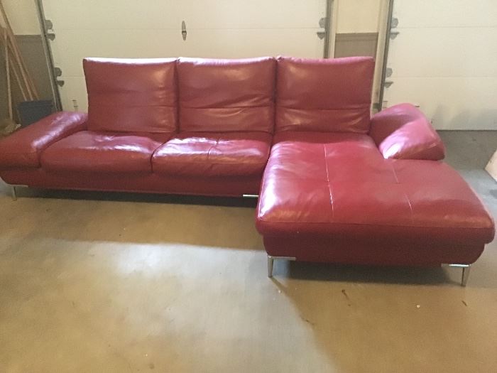 BEAUTIFUL MODERN RED LEATHER SOFA