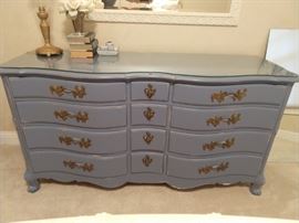 Vintage Thomasville painted dresser. There's a matching bedside table as well.