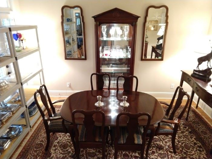Ethan Allen mahogany dining table, with two leaves and pads, six chairs (2 arm, 4 side) Ethan Allen lighted mahogany curio cabinet, flanked by a pair of vintage Henredon wall mirrors.