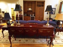 Ethan Allen three drawer sofa table, with a pair of brass candlestick lamps, with shades, finials.