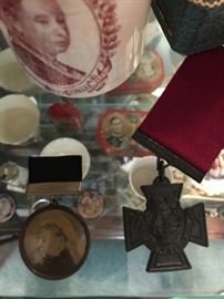 Antique English Royal Famiy Memorabilia , Queen morning pendant