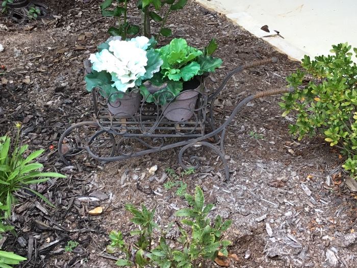 Metal wagon for plants