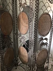 Cool room divider with palm leafs