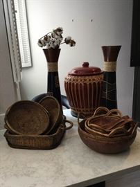 11 Piece Set of Bowls and Decor