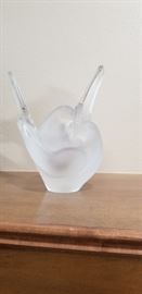 LALIQUE FRANCE ART GLASS DOVE BIRDS SYLVIE ART DECO VASE W / FROG INSERT