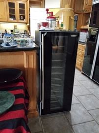 Wine refrigerator