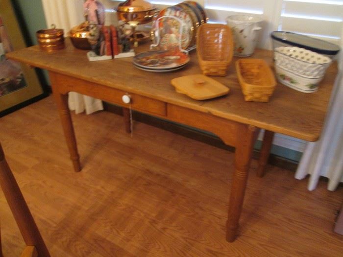 Wonderful Primitive Farm/Kitchen Accent Table with 1-drawer