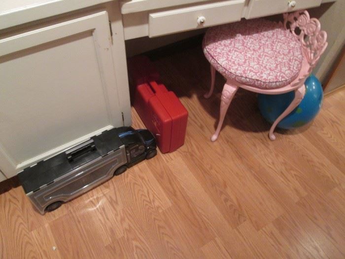 Pink Vanity Stool. Plus a Black Tractor Carry-Case for Hot Wheels and Matchbox Cars