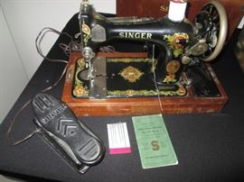 Singer Sewing Machine 1920's with Foot Pedal and Bentwood Case. Great Condition and Works!